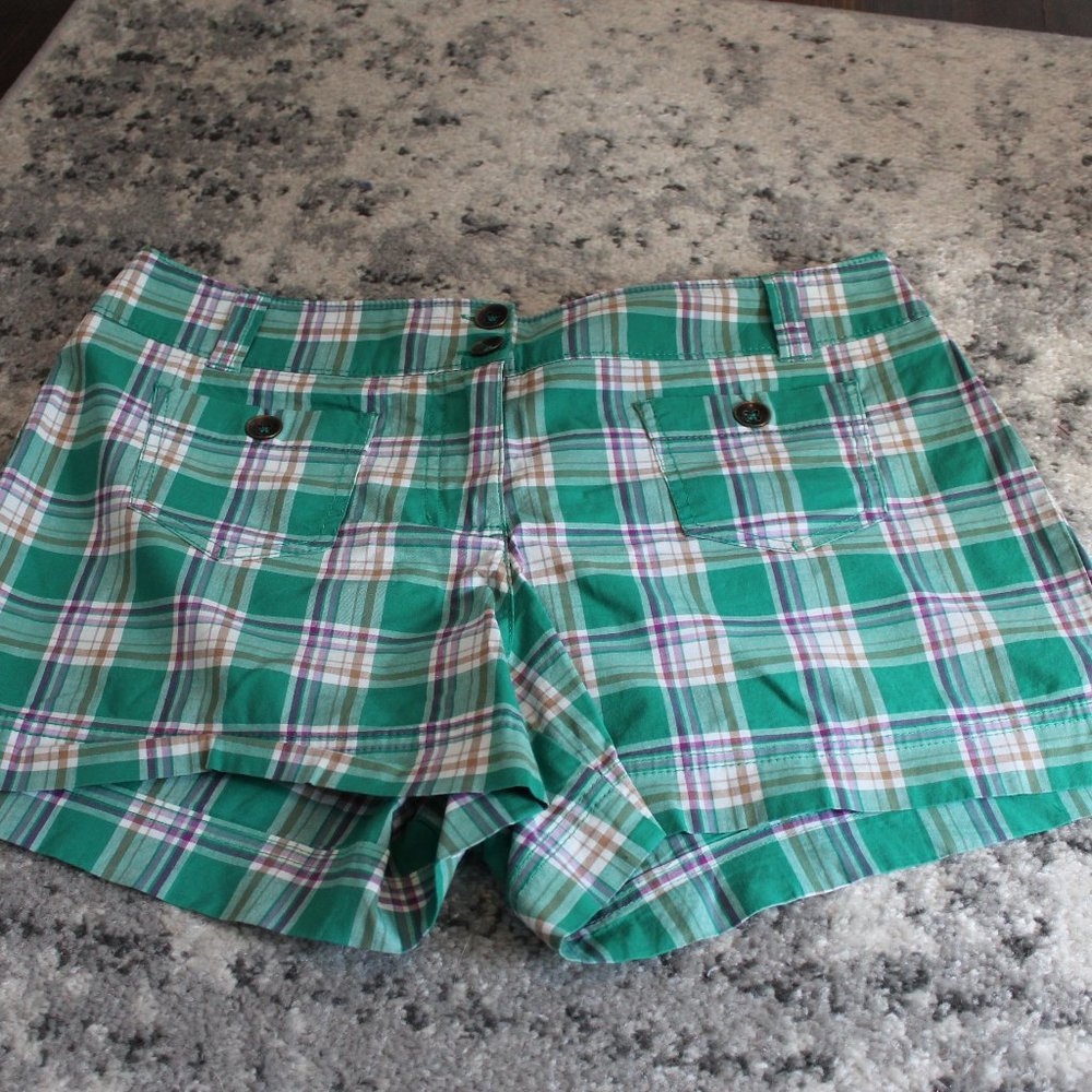 Preppy plaid side slit NY&co shorts 8